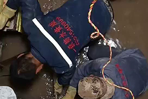 汕头电梯井堵漏施工视频